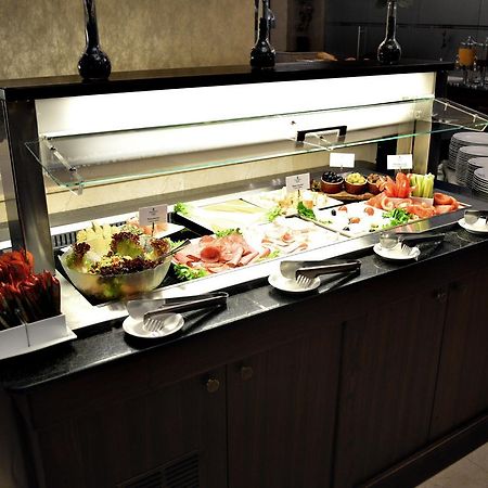 Premier Palace Spa Hotel Bucureşti Ngoại thất bức ảnh A salad bar