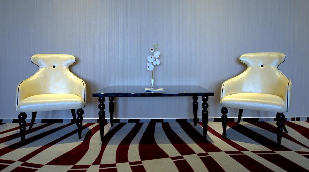 Premier Palace Spa Hotel Bucureşti Ngoại thất bức ảnh A carpet in a hotel