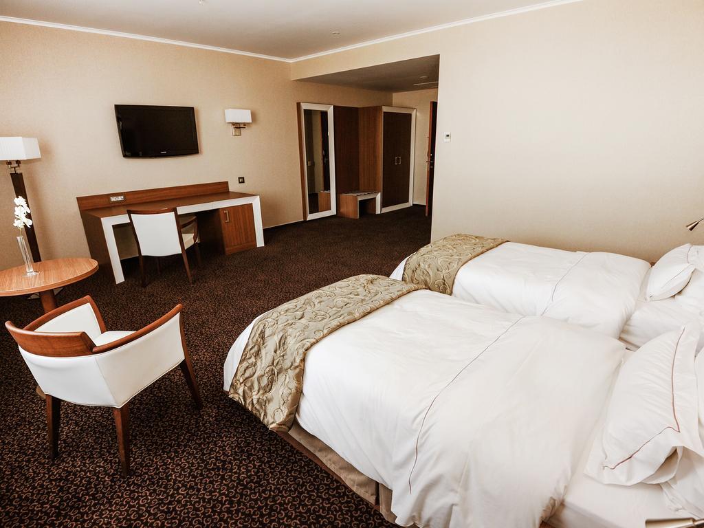 Premier Palace Spa Hotel Bucureşti Ngoại thất bức ảnh A room at the hotel