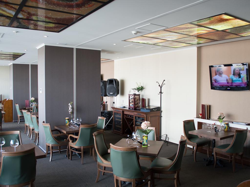 Premier Palace Spa Hotel Bucureşti Ngoại thất bức ảnh The lounge at the airport