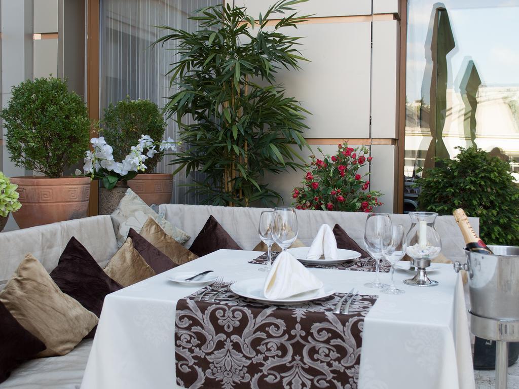 Premier Palace Spa Hotel Bucureşti Ngoại thất bức ảnh A table runner