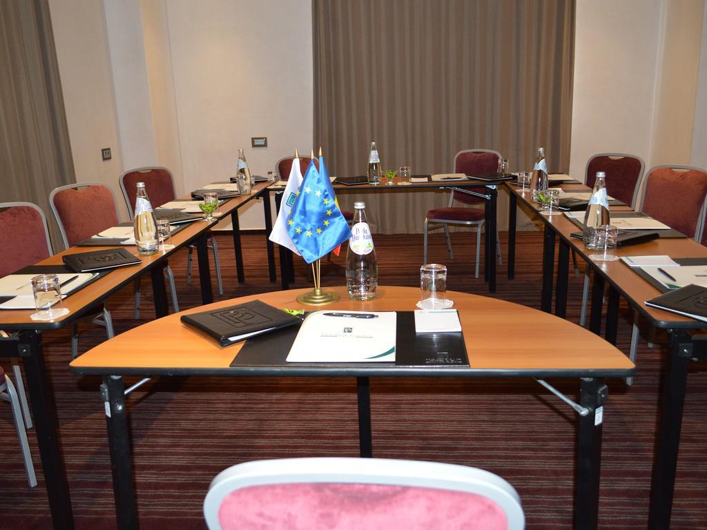 Premier Palace Spa Hotel Bucureşti Ngoại thất bức ảnh A meeting room at the European University Barcelona