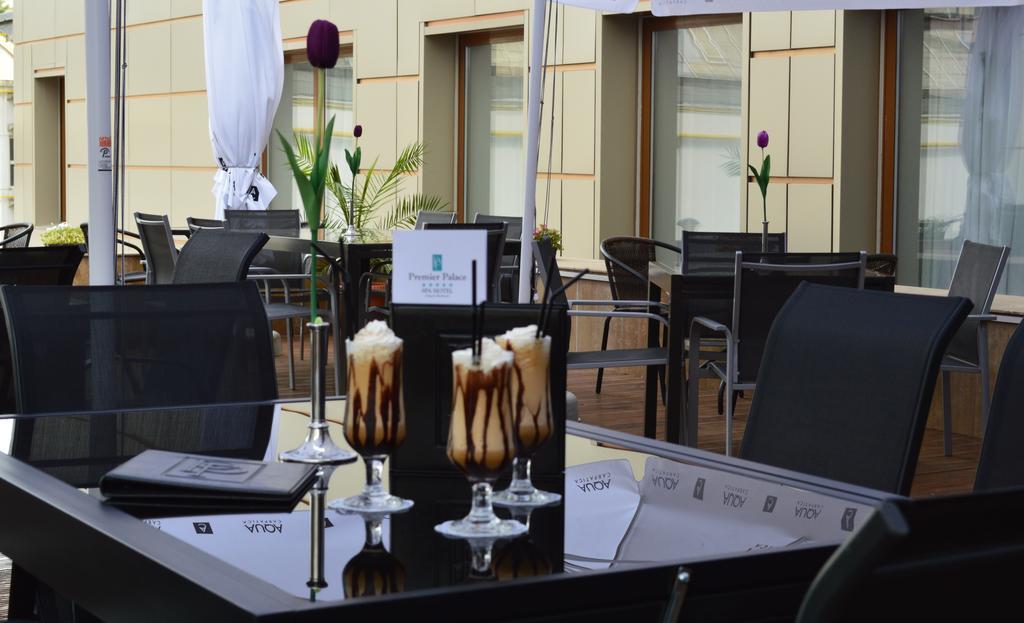 Premier Palace Spa Hotel Bucureşti Ngoại thất bức ảnh A coffee table