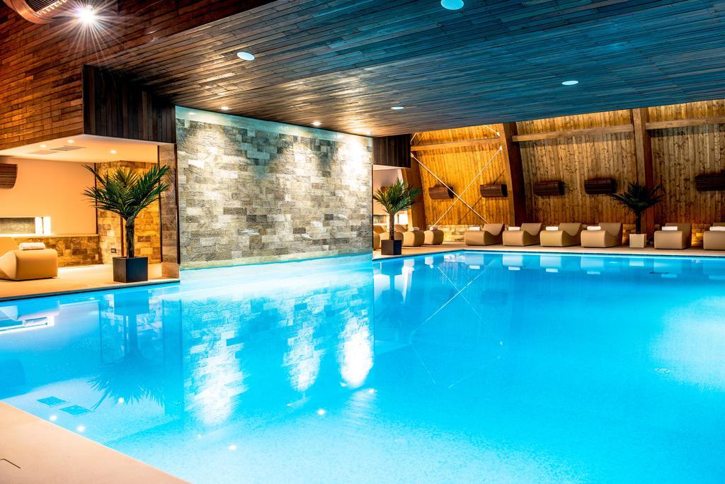 Premier Palace Spa Hotel Bucureşti Ngoại thất bức ảnh The swimming pool at the hotel