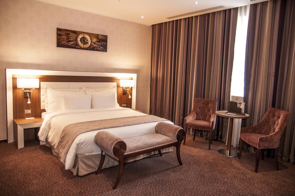 Premier Palace Spa Hotel Bucureşti Ngoại thất bức ảnh A room at the hotel