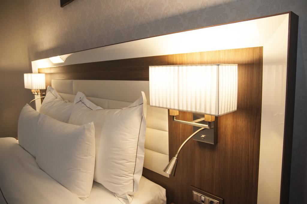 Premier Palace Spa Hotel Bucureşti Ngoại thất bức ảnh Wall mounted reading lights
