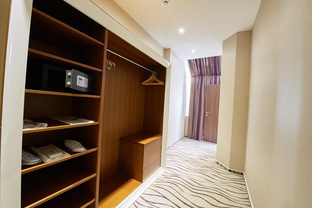 Premier Palace Spa Hotel Bucureşti Ngoại thất bức ảnh A room at the hotel