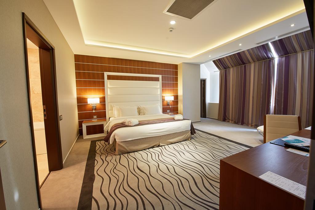 Premier Palace Spa Hotel Bucureşti Ngoại thất bức ảnh A bedroom at the hotel