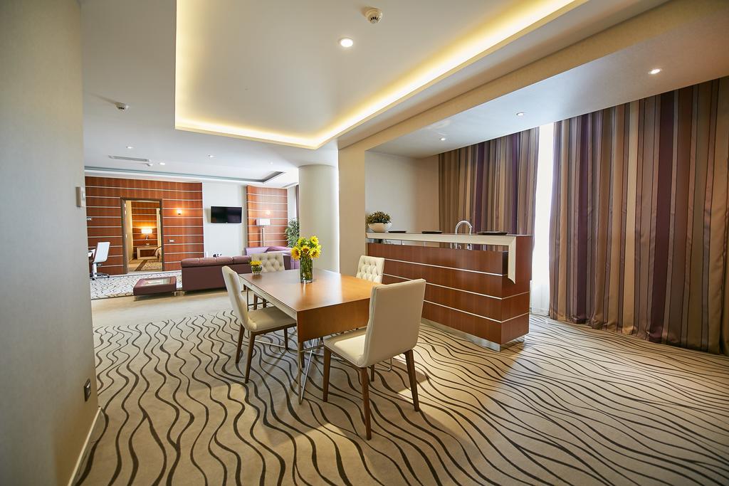 Premier Palace Spa Hotel Bucureşti Ngoại thất bức ảnh A suite at the hotel