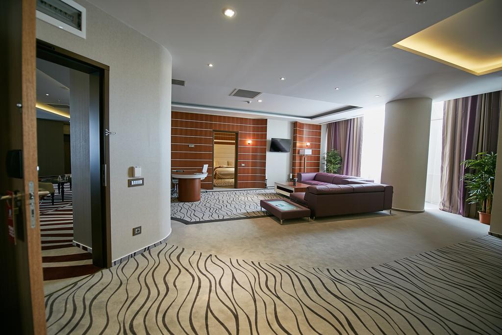 Premier Palace Spa Hotel Bucureşti Ngoại thất bức ảnh The interior of a suite at the Radisson Blu Hotel, Bucharest