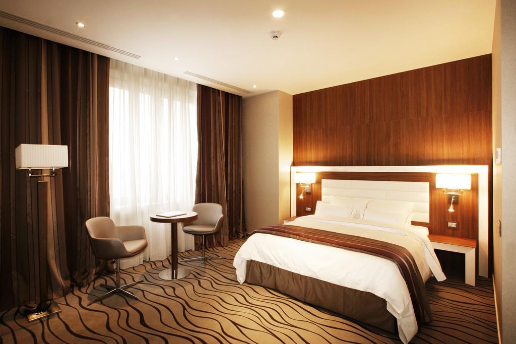 Premier Palace Spa Hotel Bucureşti Ngoại thất bức ảnh A room at the hotel