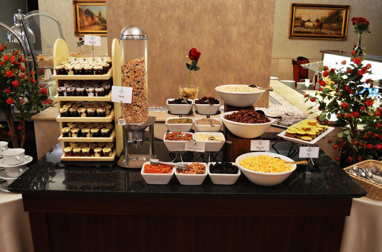 Premier Palace Spa Hotel Bucureşti Ngoại thất bức ảnh A breakfast buffet